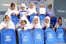 8 000 FILLES RÉFUGIÉES SOUTENUES GRÂCE À CARAN D'ACHE